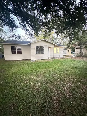 $1,700 | 2108 Horn Road, Bay City, TX 77414