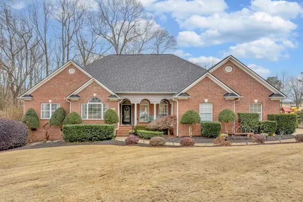 $747,900 | 123 North Woodfin Ridge Drive, Inman, SC 29349