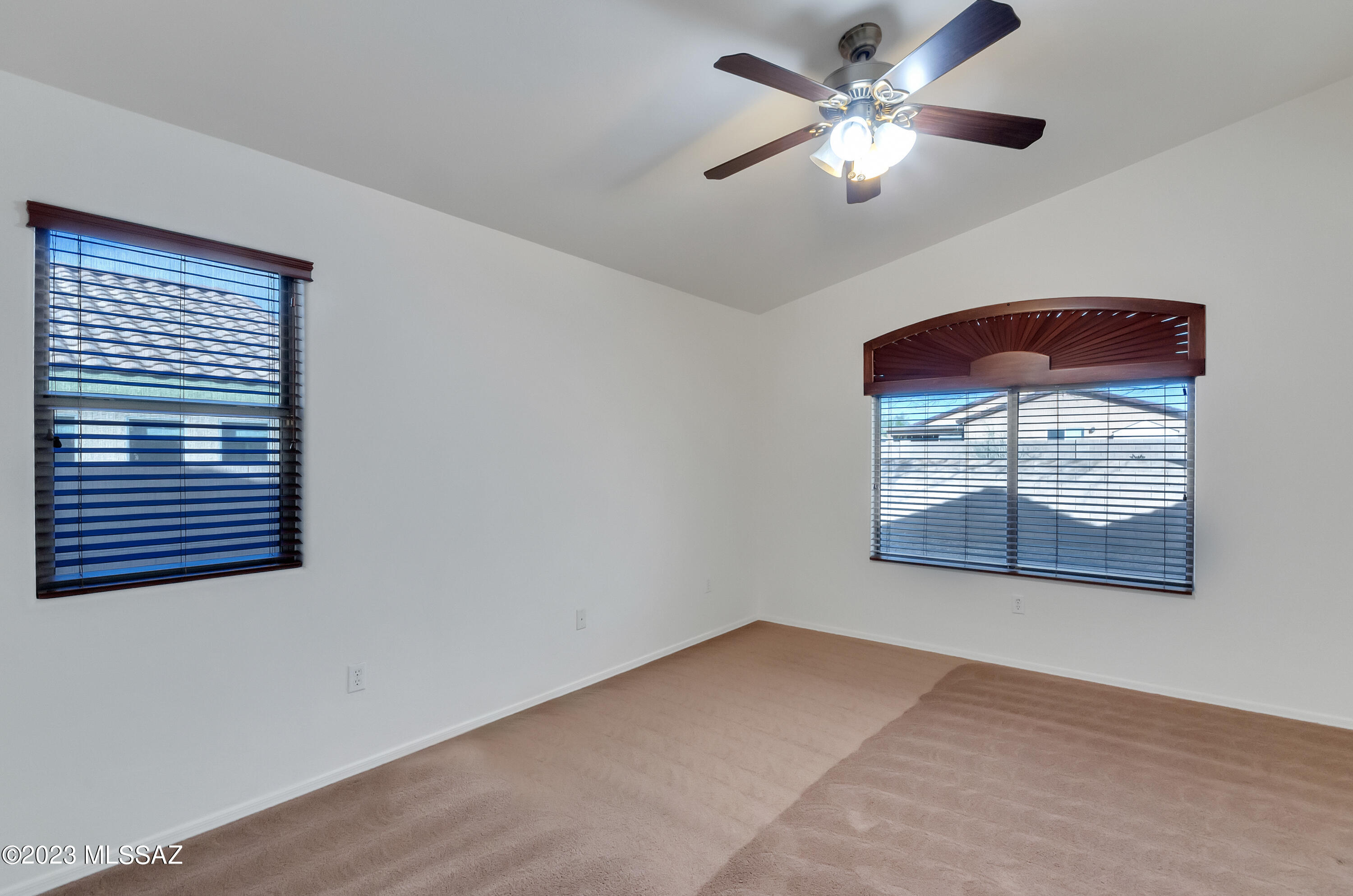 521 South Stone Bench Road Vail, AZ 85641 - Photo 16 of 36 OWNERS SUITE