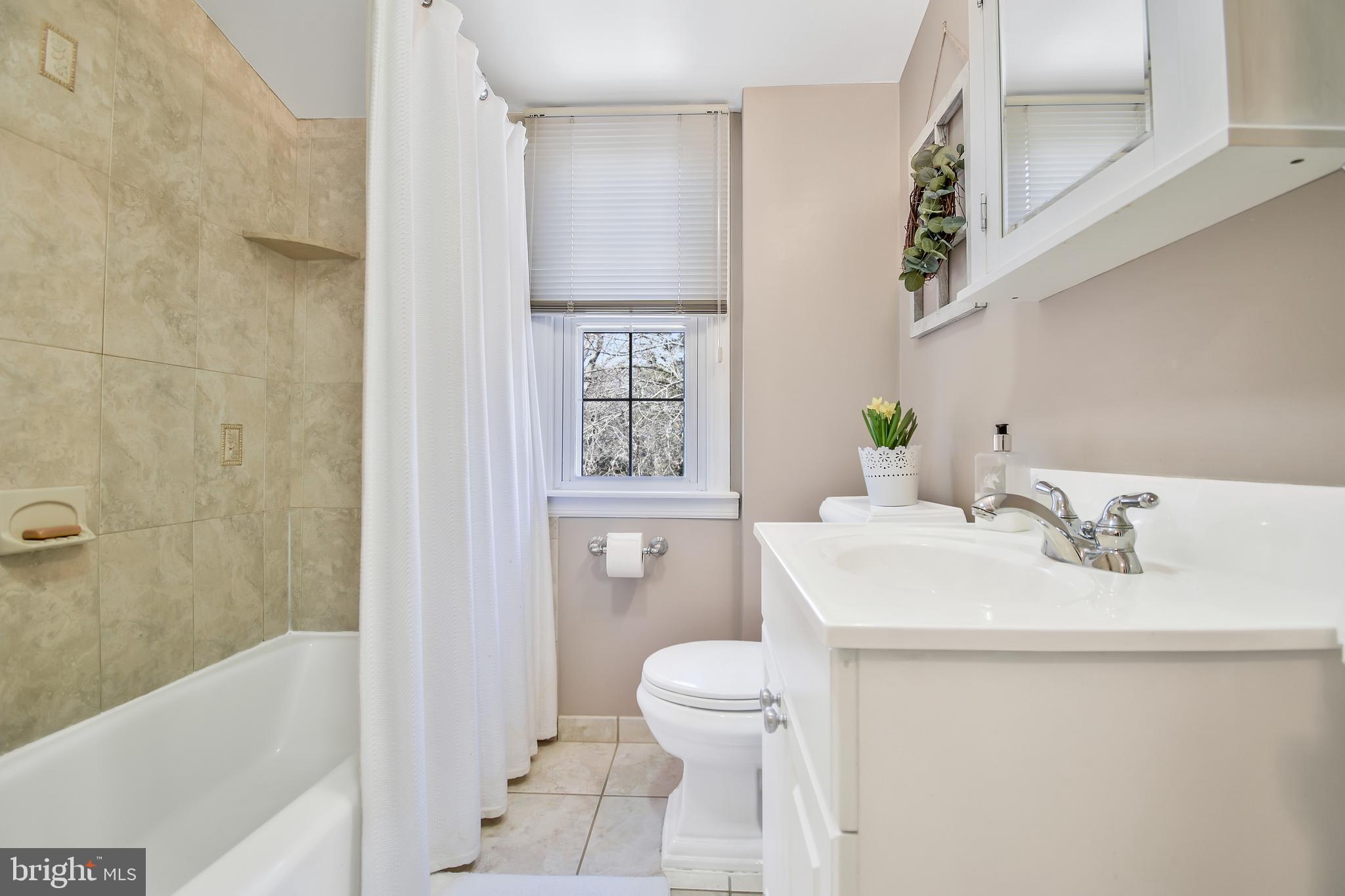 302 Candlewood Road Broomall, PA 19008 - Photo 21 of 25 Bathroom