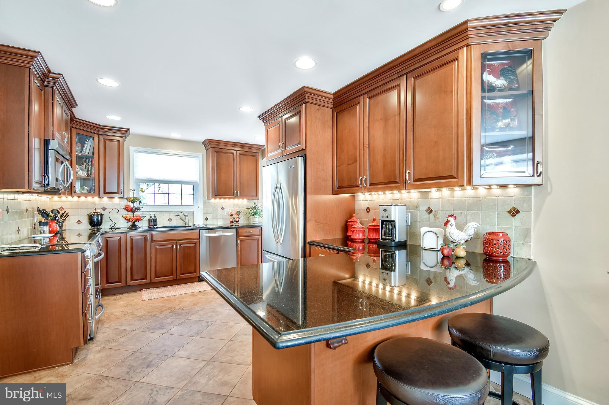 302 Candlewood Road Broomall, PA 19008 - Photo 8 of 25 Kitchen