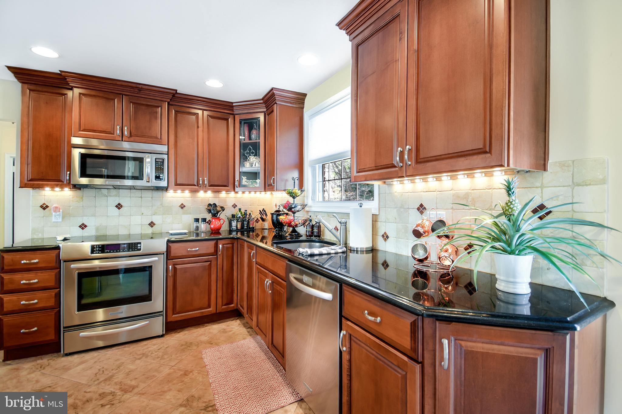 302 Candlewood Road Broomall, PA 19008 - Photo 9 of 25 Kitchen