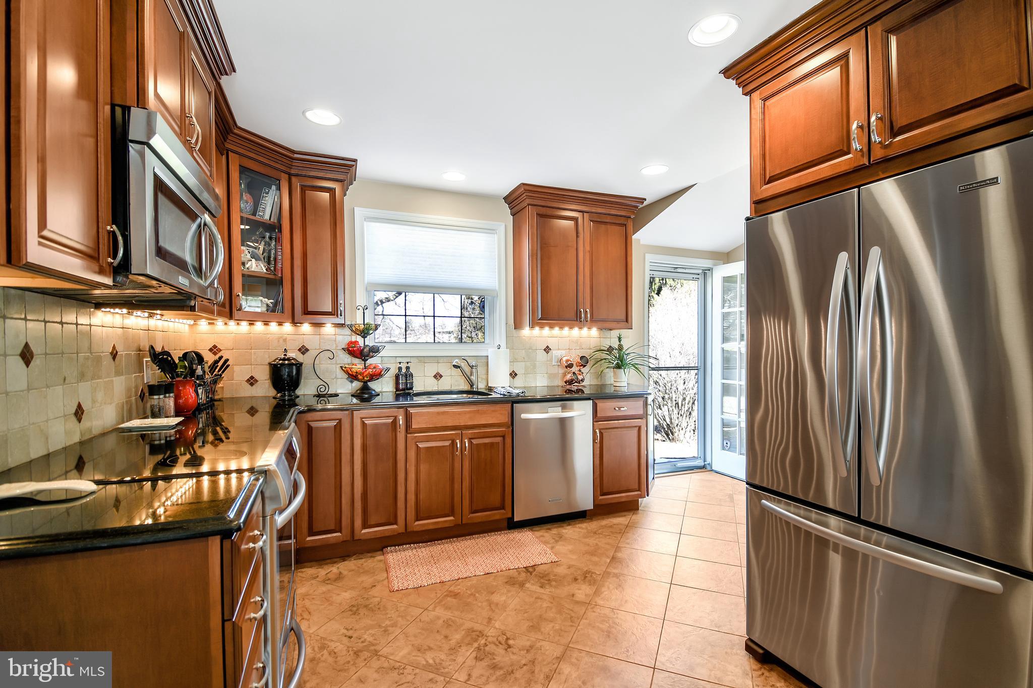 302 Candlewood Road Broomall, PA 19008 - Photo 10 of 25 Kitchen