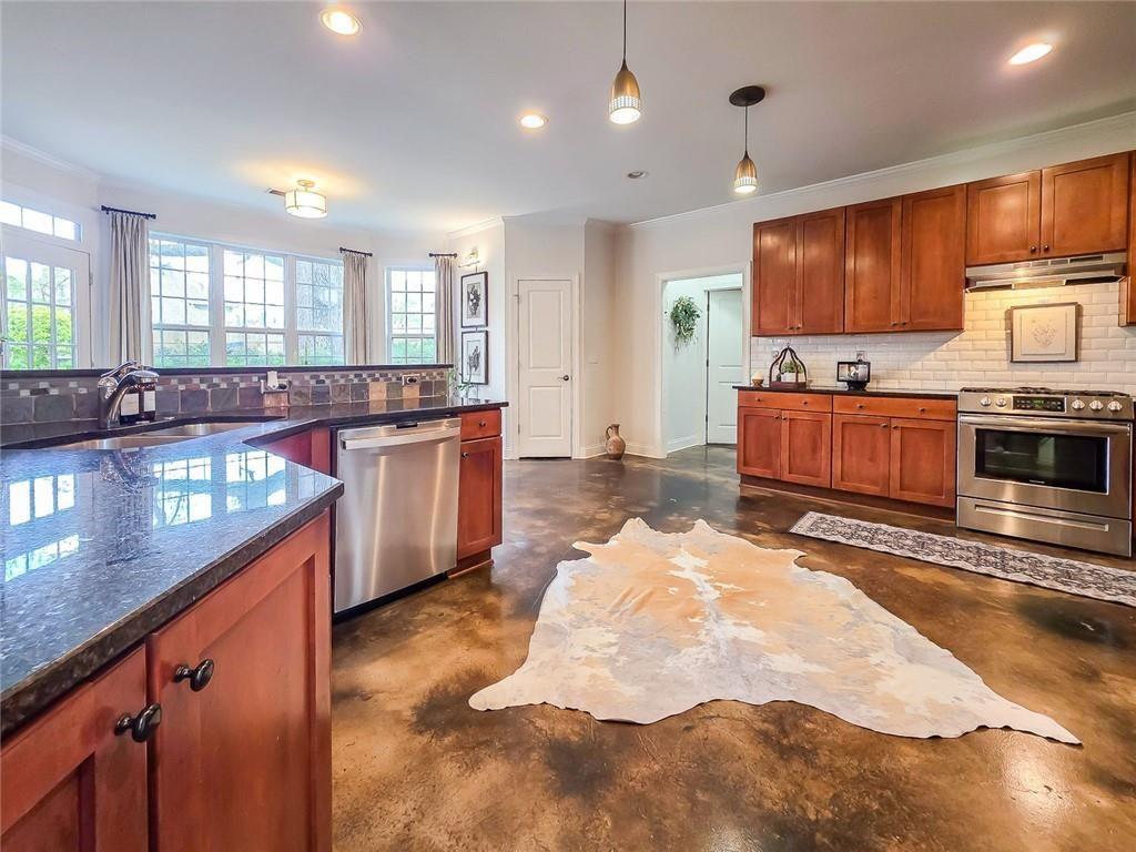 2295 Hemrick Road Cumming, GA 30041 - Photo 10 of 38