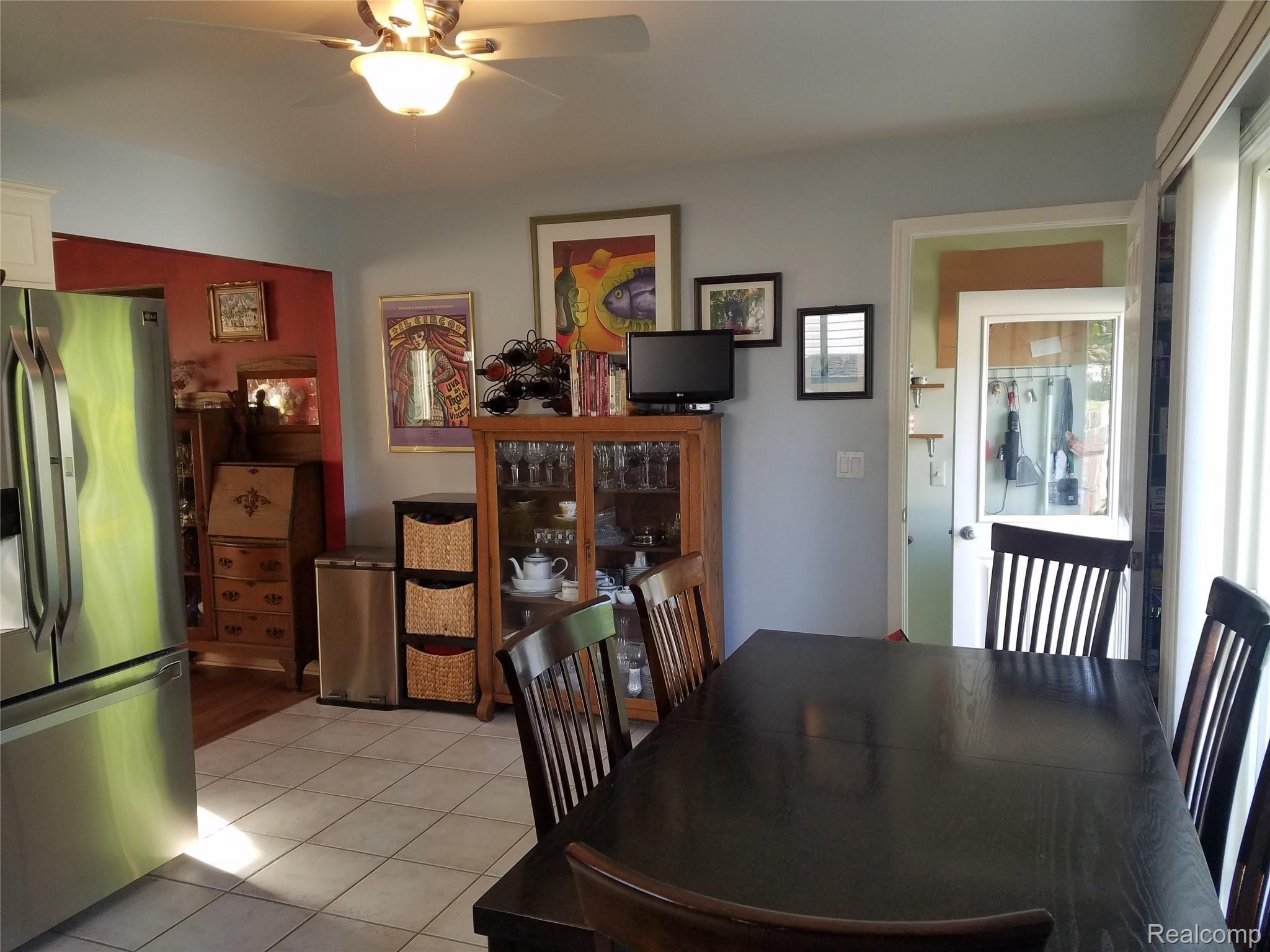 2715 Longview Avenue Rochester, MI 48307 - Photo 12 of 35 20190522_190237.jpg