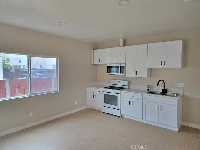 $1,980 | 6008 Kansas Avenue, Los Angeles, CA 90044