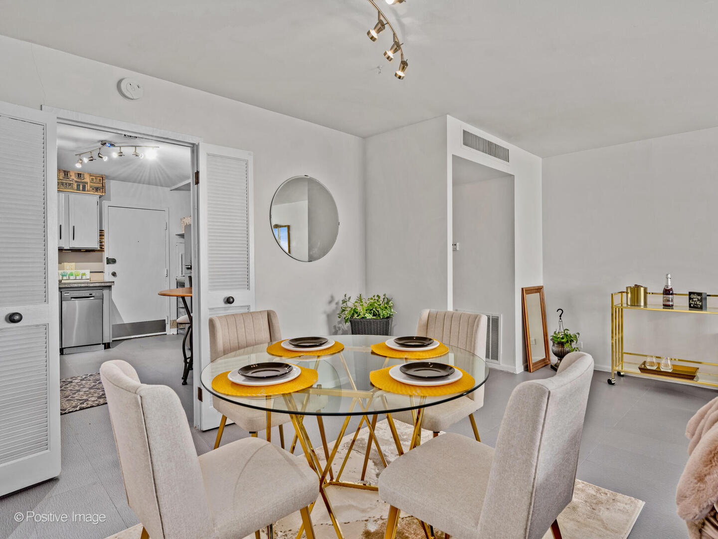 6033 North Sheridan Road, Unit 25K Chicago, IL 60660 - Photo 3 of 28 Gallery Image 3