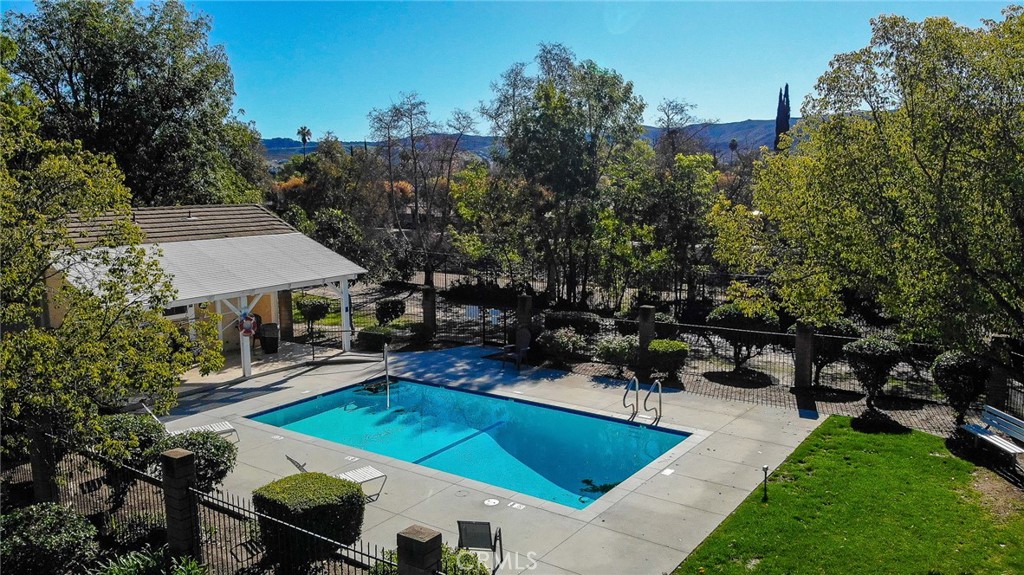 2915 Deacon Street, Unit 17 Simi Valley, CA 93065 - Photo 37 of 43