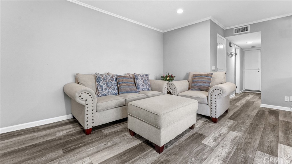 2915 Deacon Street, Unit 17 Simi Valley, CA 93065 - Photo 8 of 43