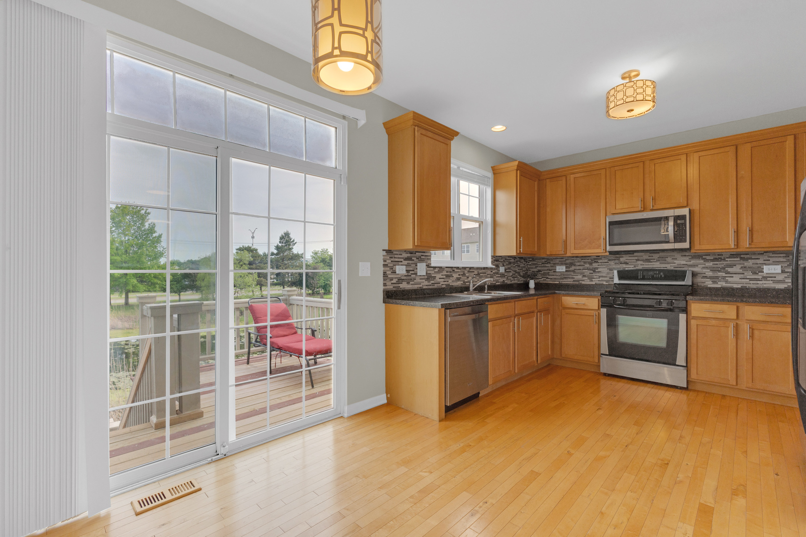 353 North Commerce Street Aurora, IL 60504 - Photo 7 of 33 Gallery Image 7