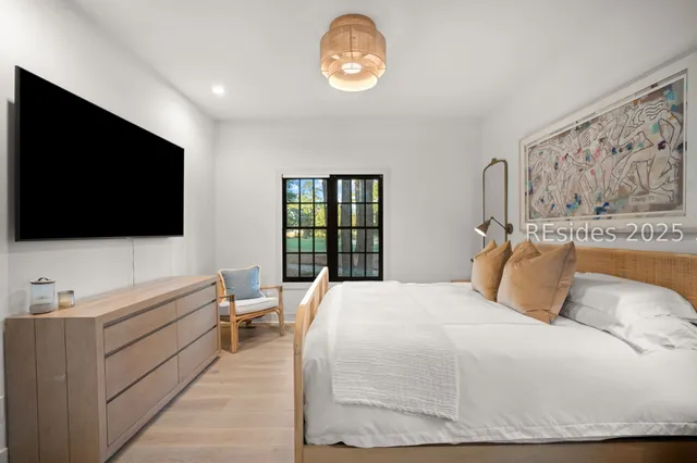 $1,150,000 | 10 East Cottage Circle, Bluffton, SC 29910