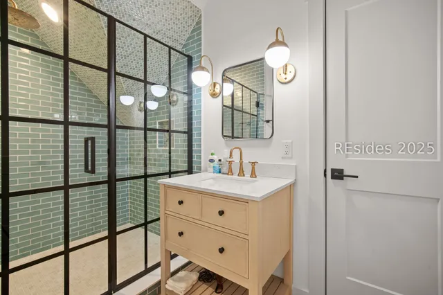 $1,150,000 | 10 East Cottage Circle, Bluffton, SC 29910