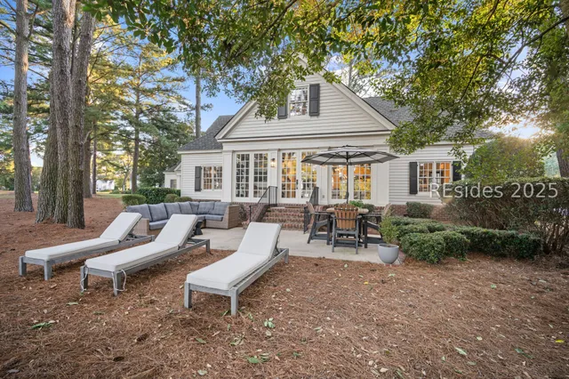 $1,150,000 | 10 East Cottage Circle, Bluffton, SC 29910