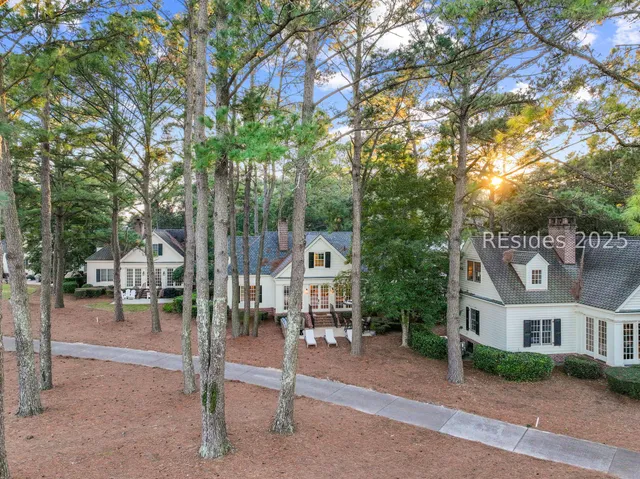 $1,150,000 | 10 East Cottage Circle, Bluffton, SC 29910