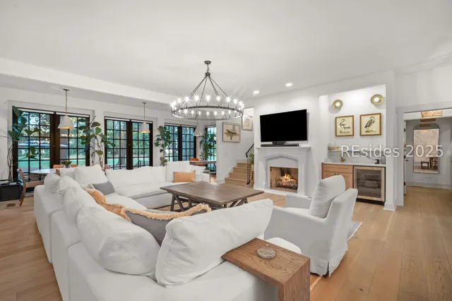 $1,150,000 | 10 East Cottage Circle, Bluffton, SC 29910