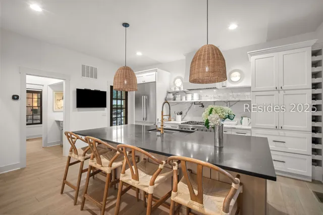 $1,150,000 | 10 East Cottage Circle, Bluffton, SC 29910