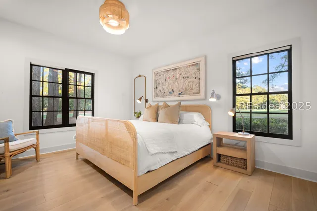 $1,150,000 | 10 East Cottage Circle, Bluffton, SC 29910