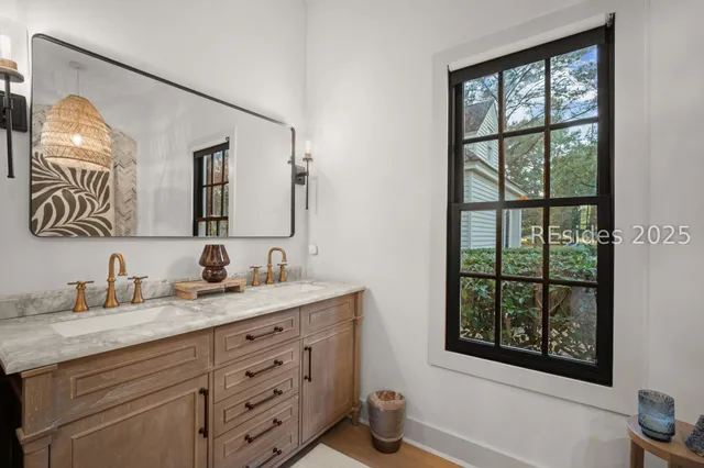 $1,150,000 | 10 East Cottage Circle, Bluffton, SC 29910