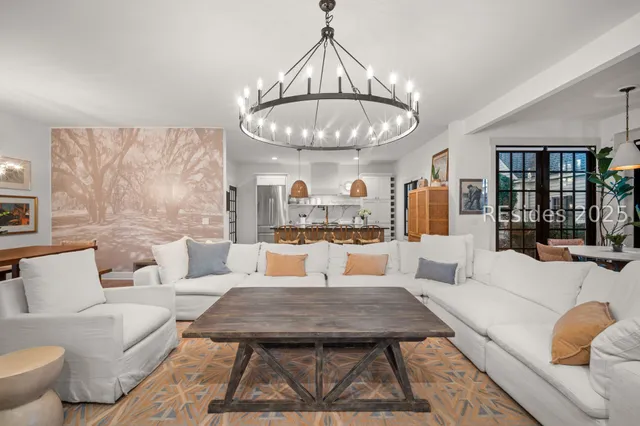 $1,150,000 | 10 East Cottage Circle, Bluffton, SC 29910