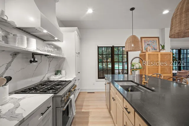 $1,150,000 | 10 East Cottage Circle, Bluffton, SC 29910