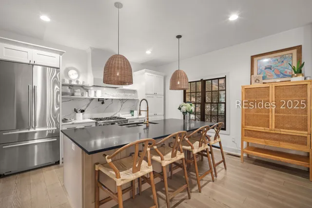 $1,150,000 | 10 East Cottage Circle, Bluffton, SC 29910