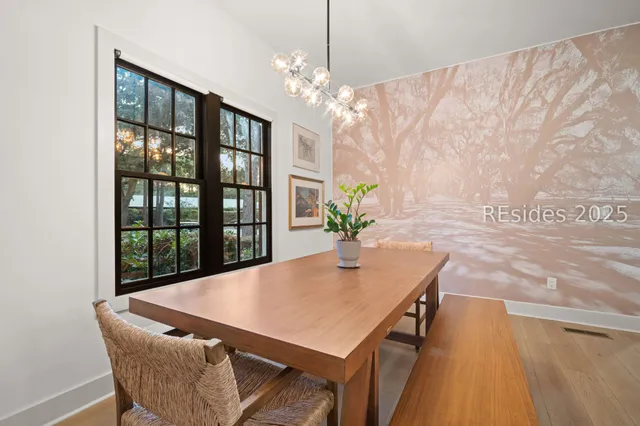 $1,150,000 | 10 East Cottage Circle, Bluffton, SC 29910