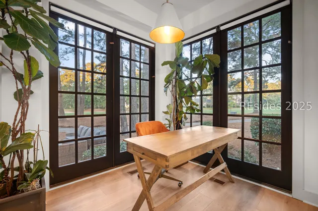 $1,150,000 | 10 East Cottage Circle, Bluffton, SC 29910