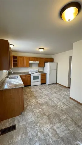 $300,000 | 10-12 Kingston Drive, Moscow Mills, MO 63362