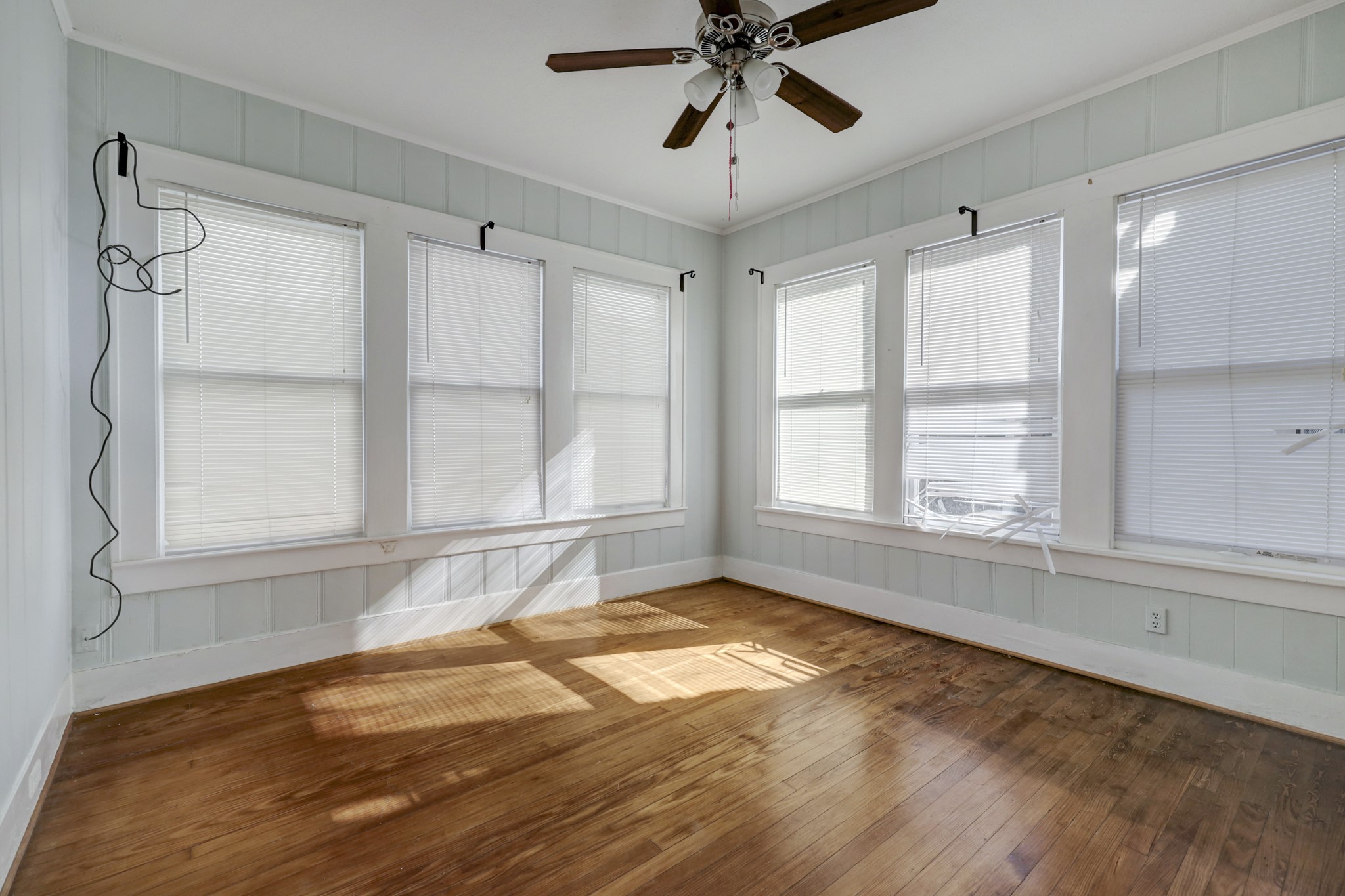 1649 West Main Street, Unit 3 Houston, TX 77006 - Photo 15 of 21 a view of an empty room with a window