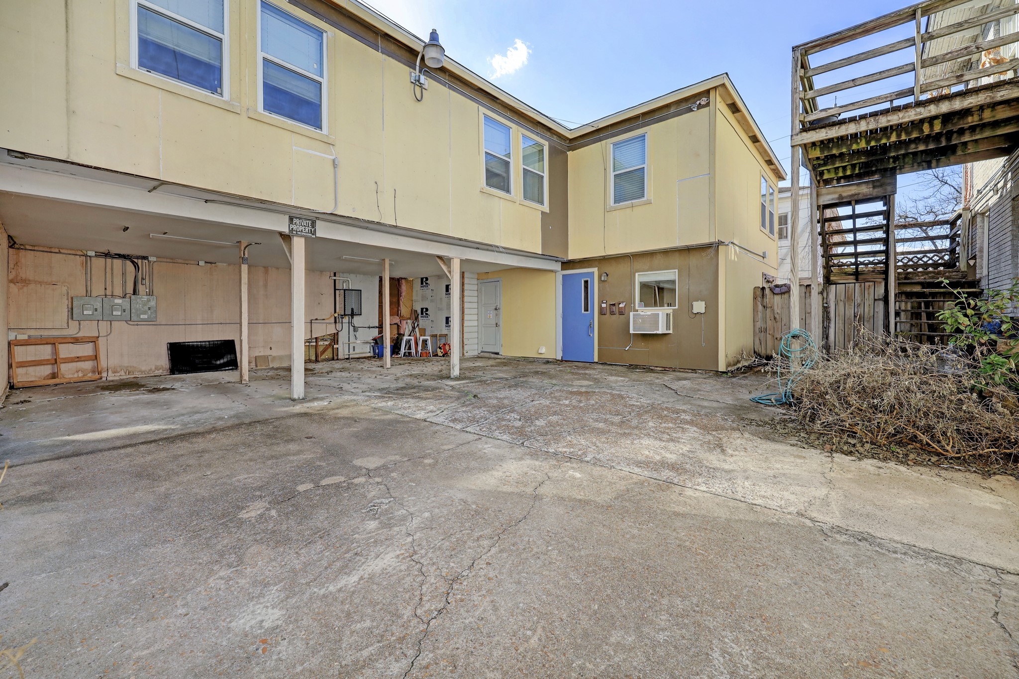1649 West Main Street, Unit 3 Houston, TX 77006 - Photo 21 of 21 a view of a house with a outdoor space