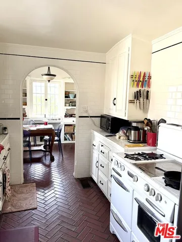 $6,000 | 1201 South Crescent Heights Boulevard, Los Angeles, CA 90035