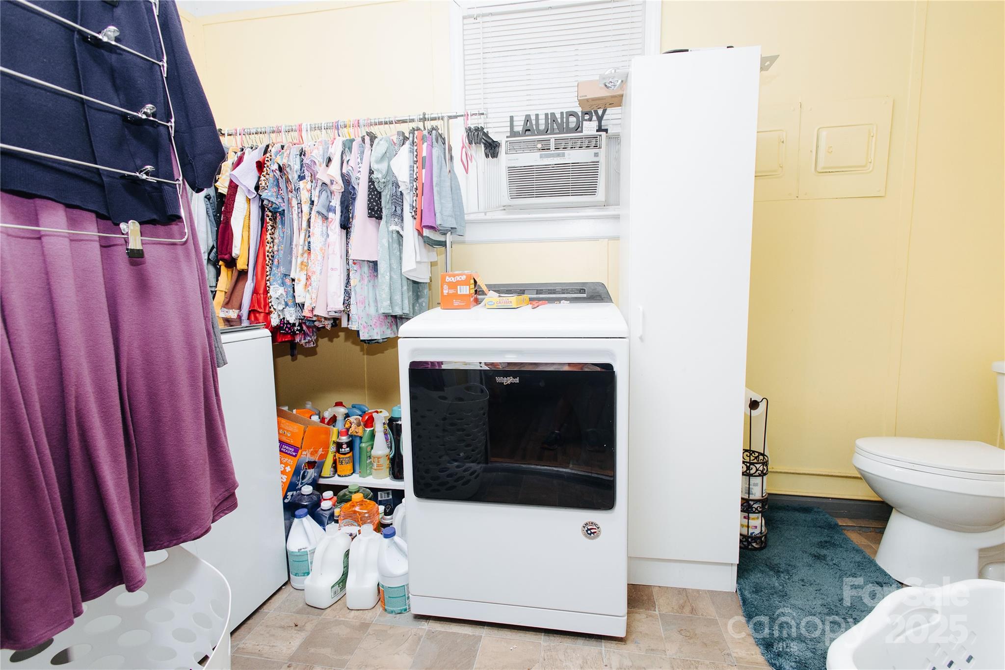 98 Long Street Marion, NC 28752 - Photo 5 of 30 a utility room with dryer and washer