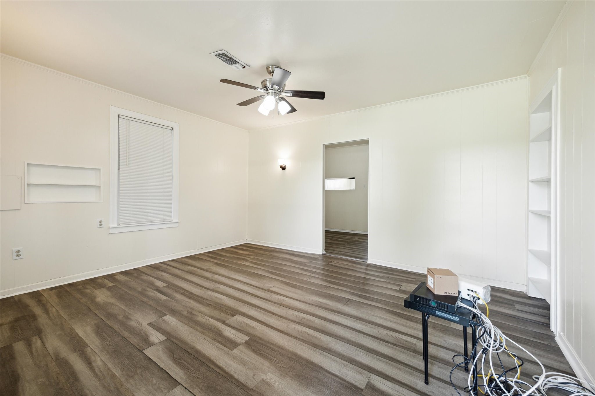 2923 Beverly Road Pasadena, TX 77503 - Photo 6 of 7 Spacious living area