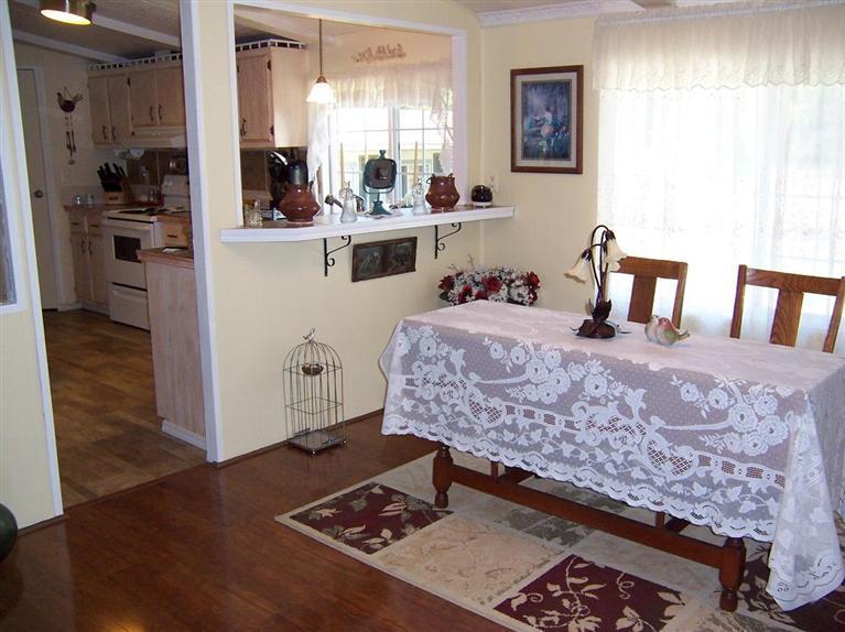 2784 Merlin Road Grants Pass, OR 97526 - Photo 20 of 31 Kitchen - Breakfast Bar