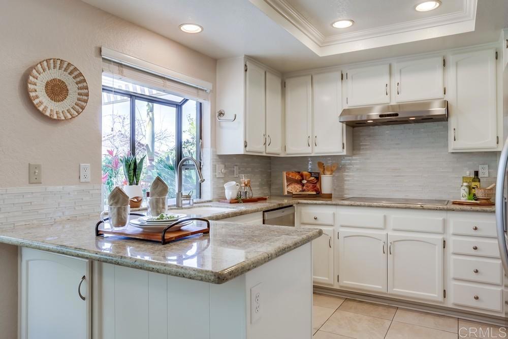 1574 Village View Road Encinitas, CA 92024 - Photo 15 of 37