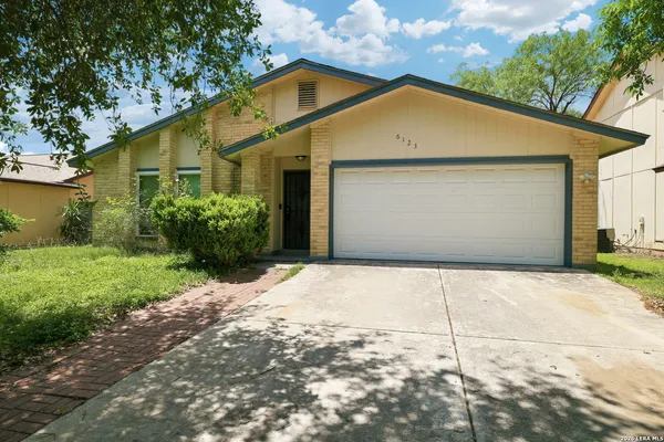 $1,600 | 6123 Ridge Arbor Street, San Antonio, TX 78250