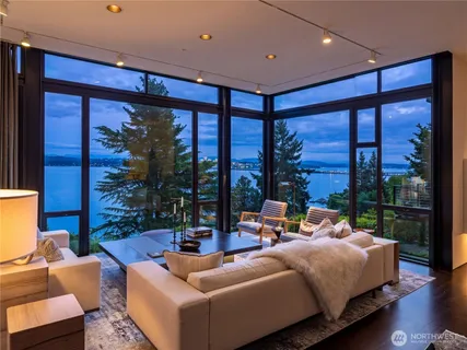 $9,800,000 | 3310 East Laurelhurst Drive Northeast, Seattle, WA 98105
