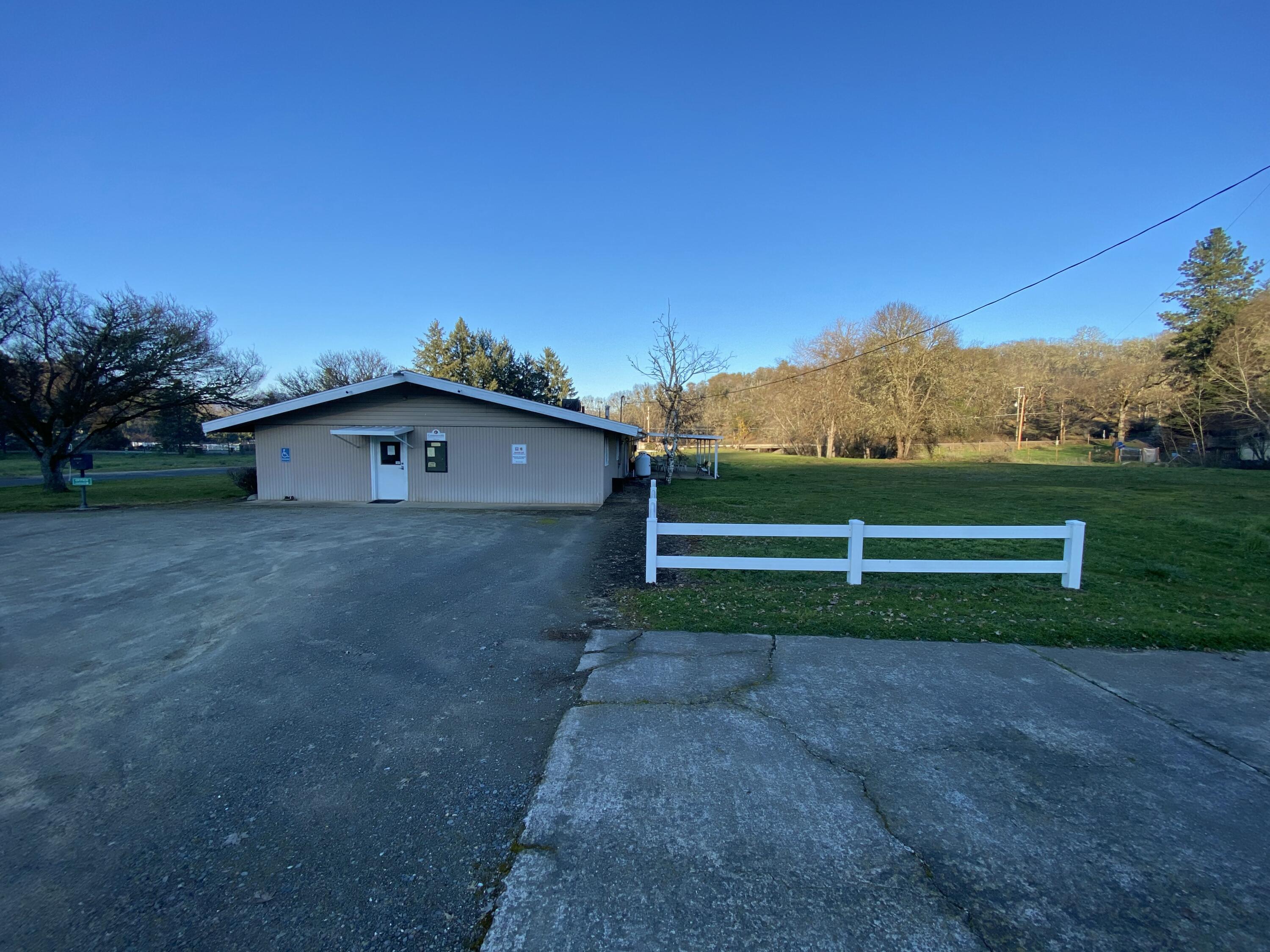 8401 Old Stage Road, Unit 26 Central Point, OR 97502 - Photo 40 of 41 Clubhouse