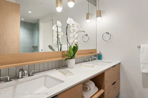 $4,750,000 | 119 Wood Road, Unit 401, Snowmass Village, CO 81615