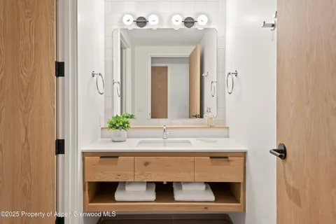 $4,750,000 | 119 Wood Road, Unit 401, Snowmass Village, CO 81615