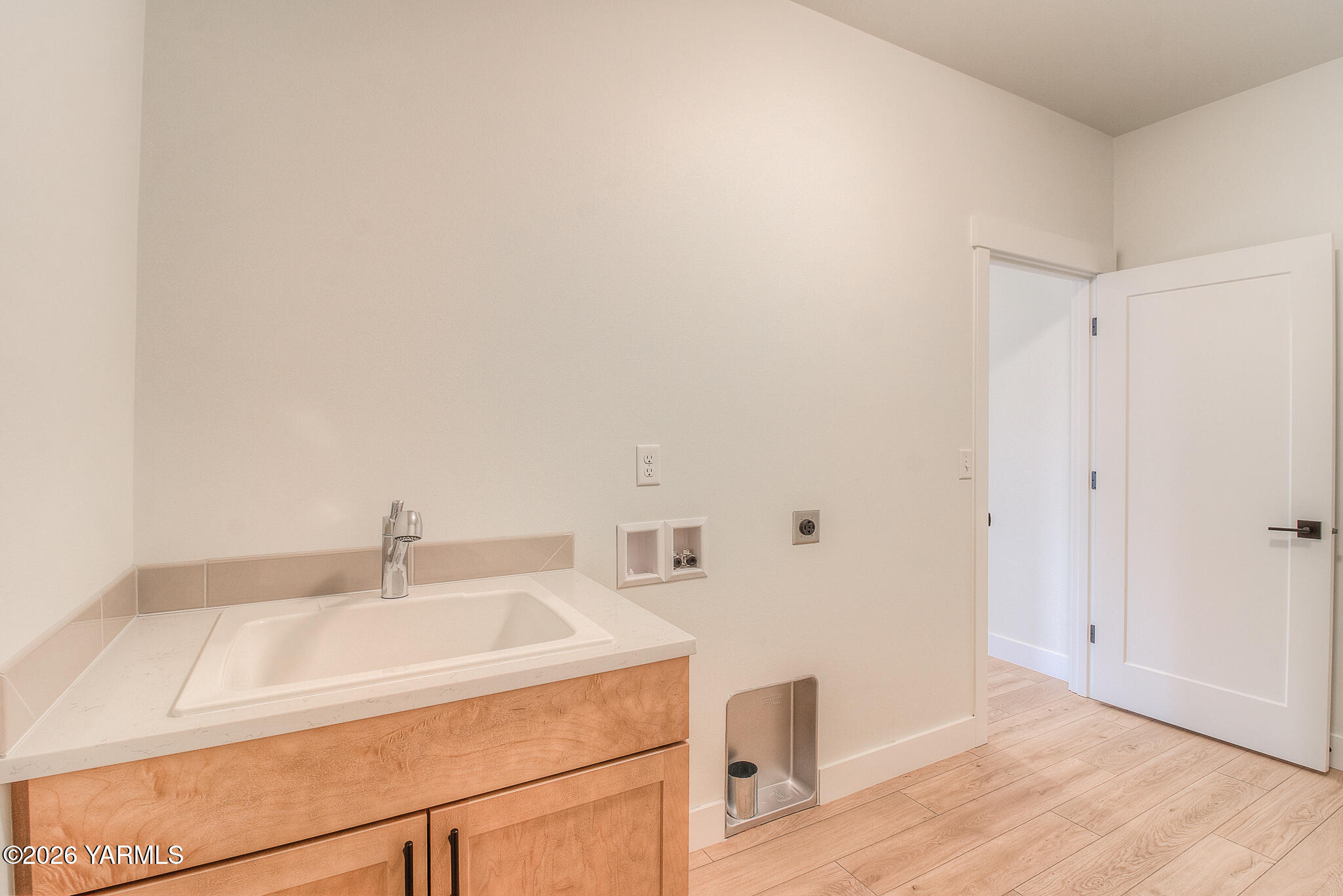404 South 90th Avenue Yakima, WA 98908 - Photo 14 of 20 a bathroom with a sink and a vanity