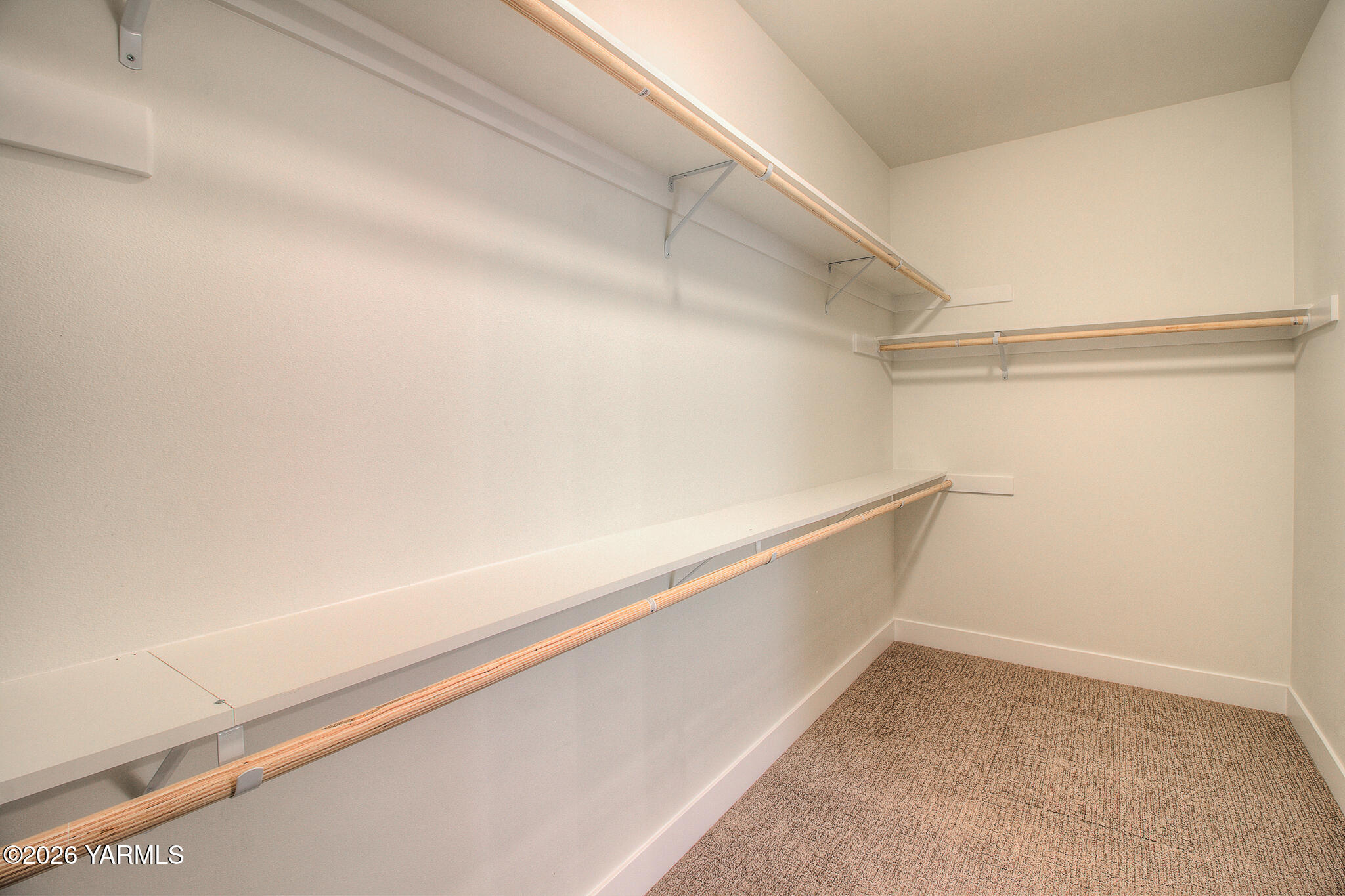 404 South 90th Avenue Yakima, WA 98908 - Photo 20 of 20 a view of an empty walk in closet