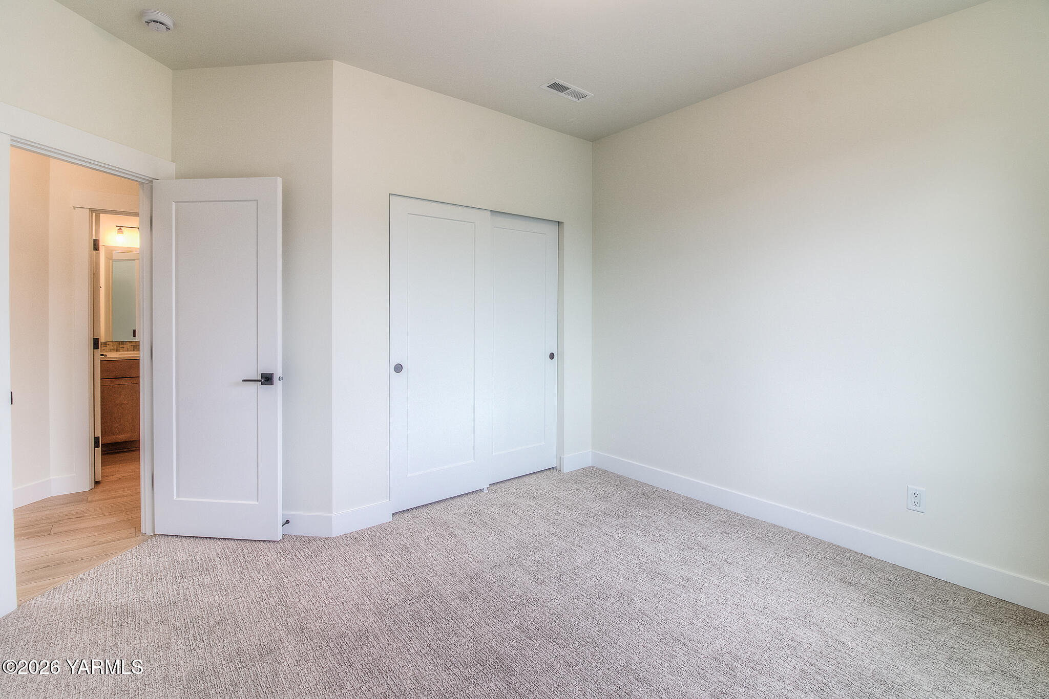 404 South 90th Avenue Yakima, WA 98908 - Photo 9 of 20 a view of an empty room