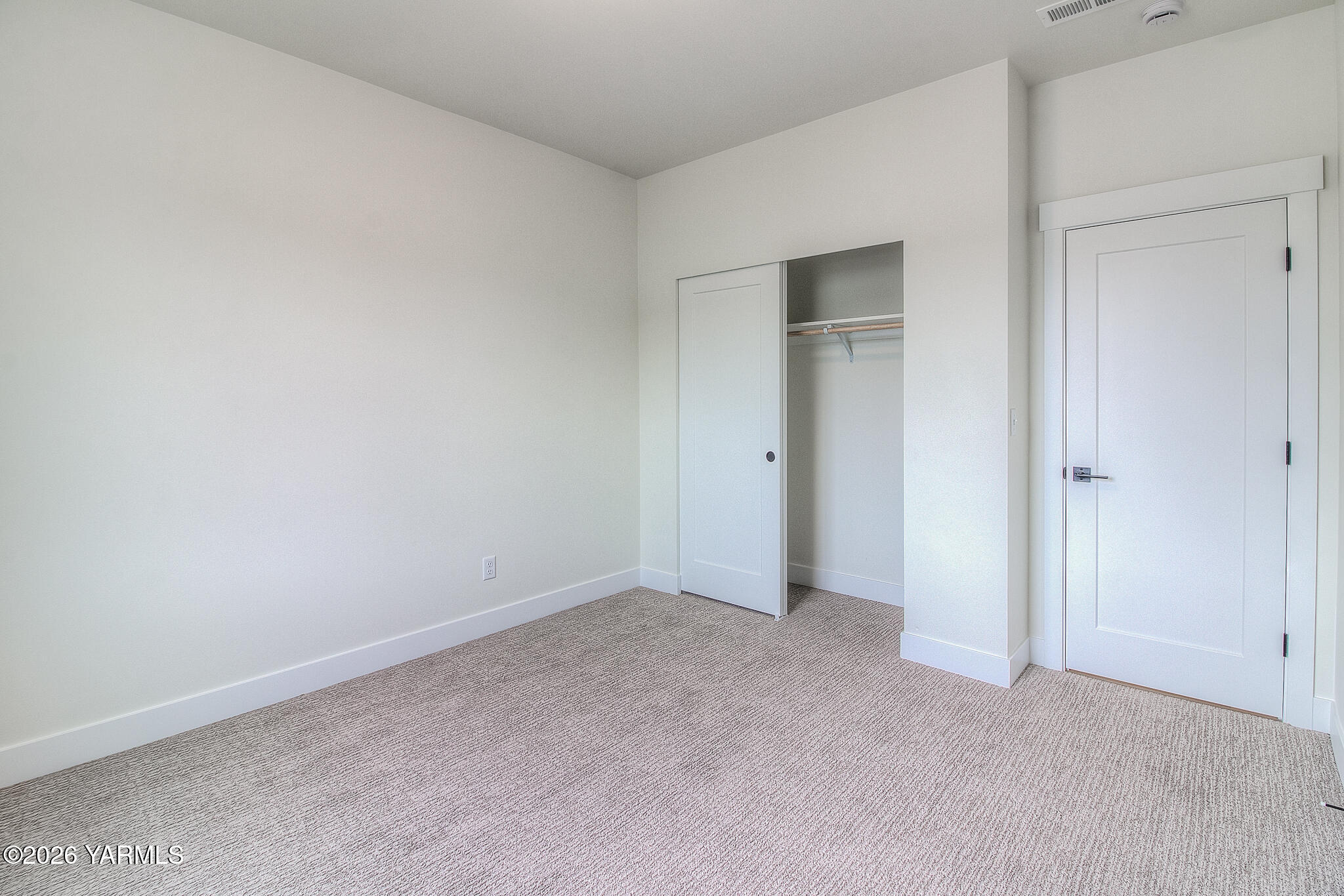 404 South 90th Avenue Yakima, WA 98908 - Photo 10 of 20 a view of an empty room and closet