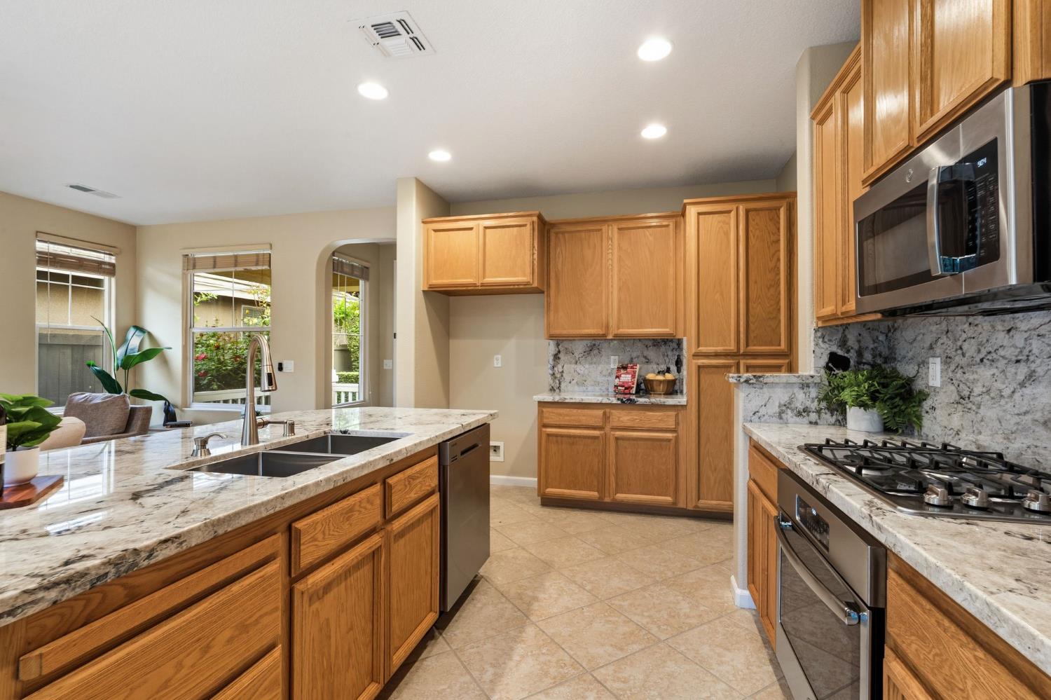 5676 Overleaf Way Sacramento, CA 95835 - Photo 10 of 23