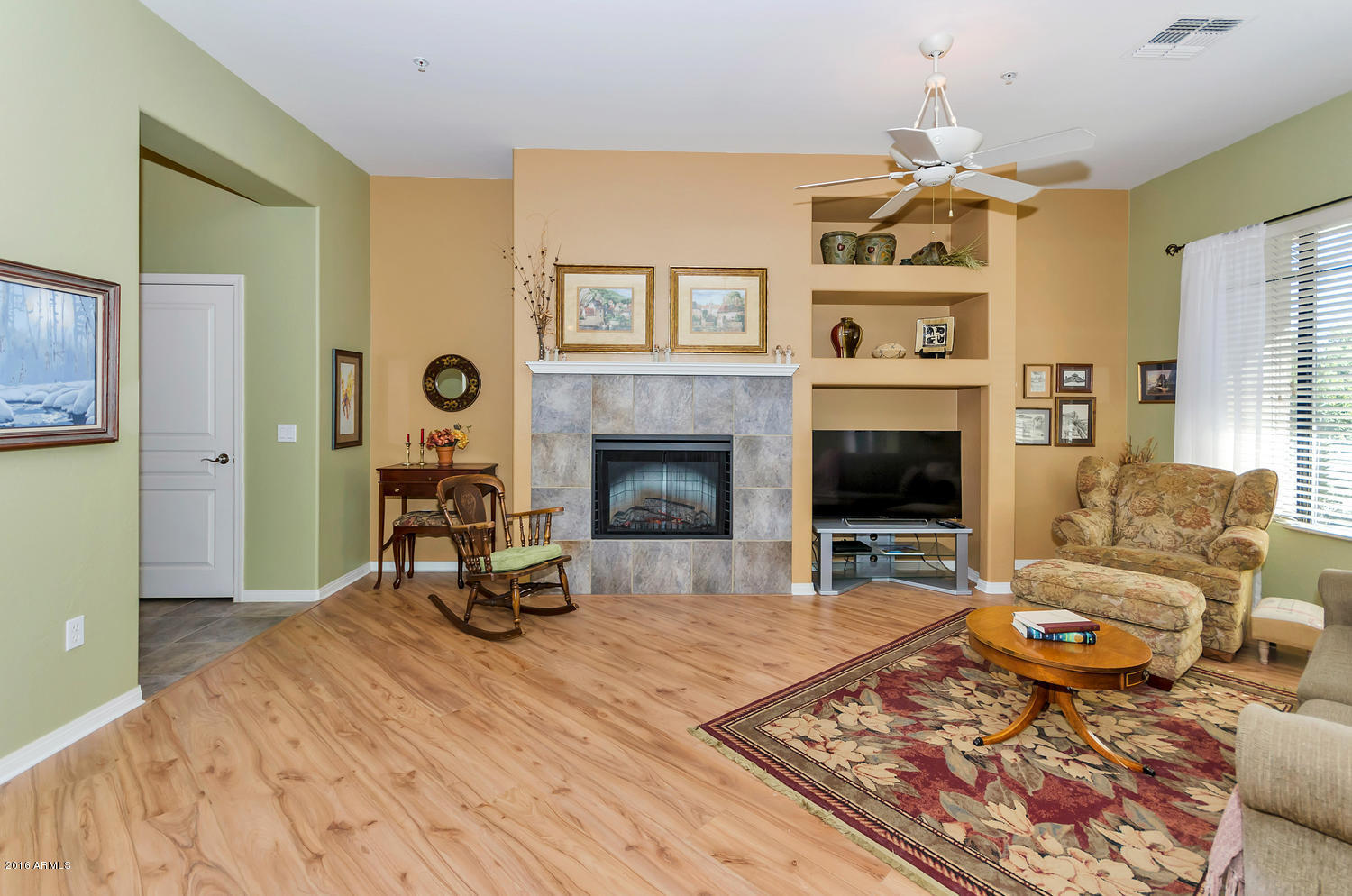 4488 East Thomas Road, Unit 2014 Phoenix, AZ 85018 - Photo 5 of 31 5 - Living from Dining