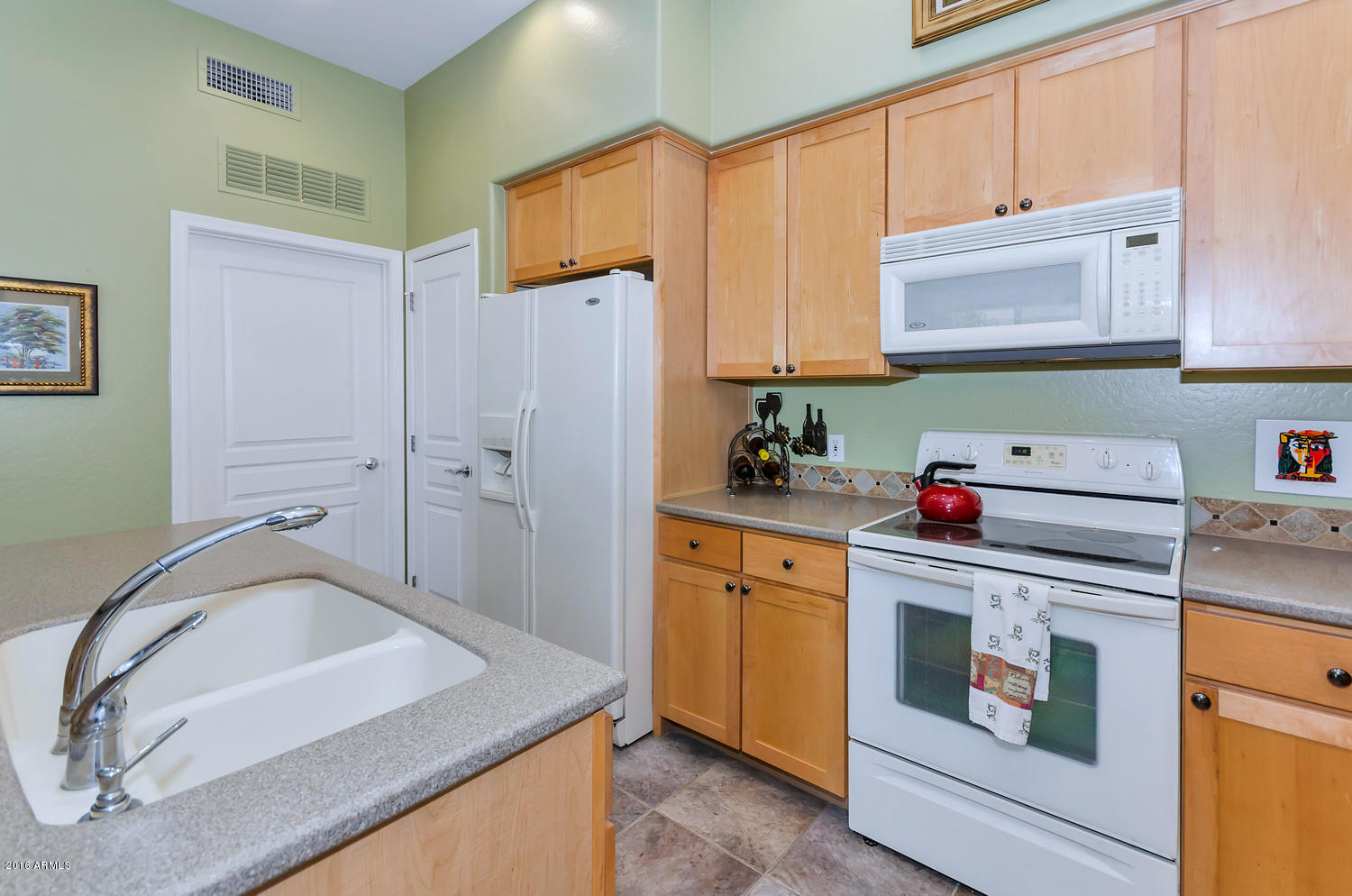 4488 East Thomas Road, Unit 2014 Phoenix, AZ 85018 - Photo 10 of 31 10 - Kitchen 2