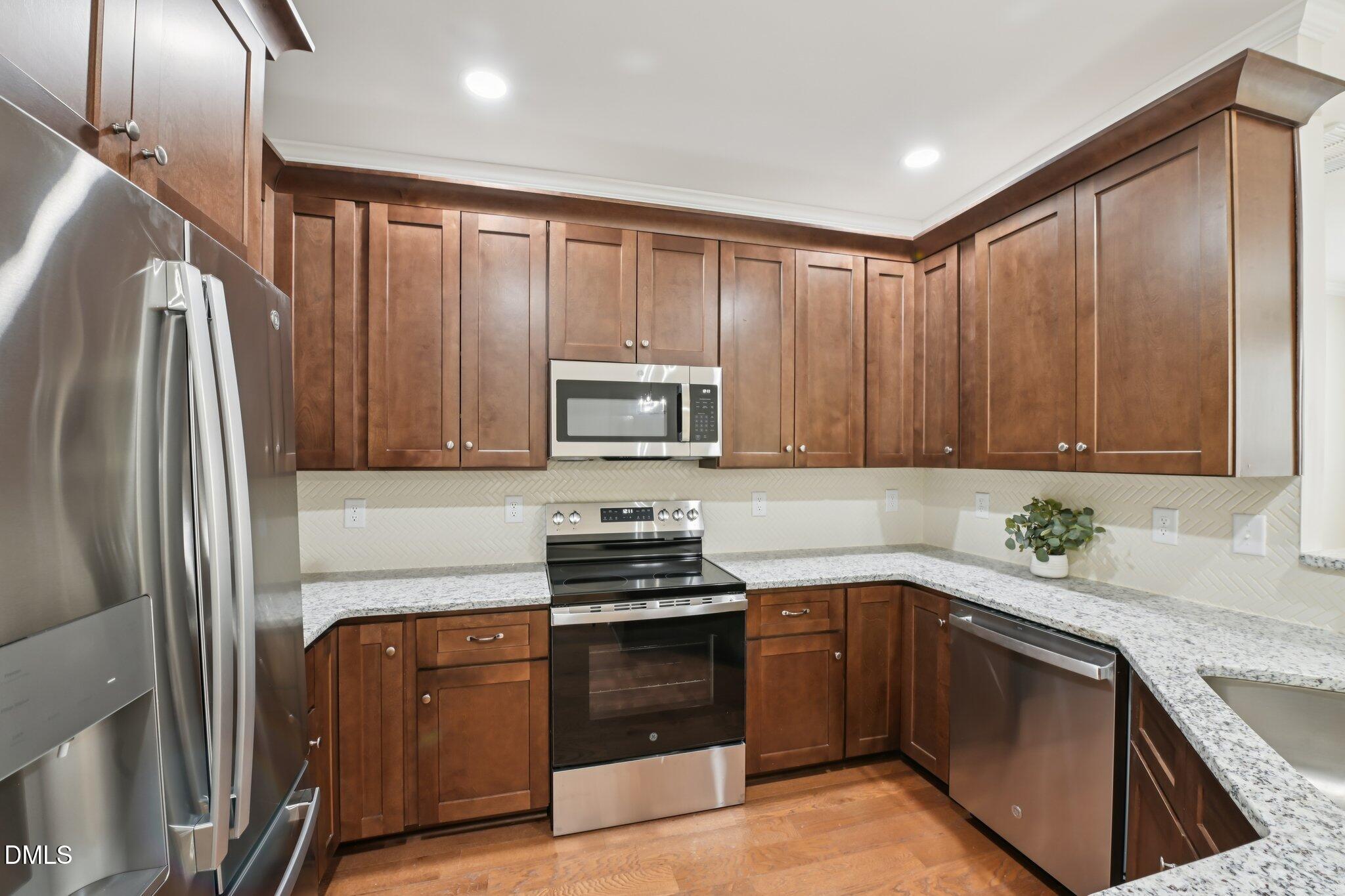 5919 Hourglass Court Raleigh, NC 27612 - Photo 11 of 33