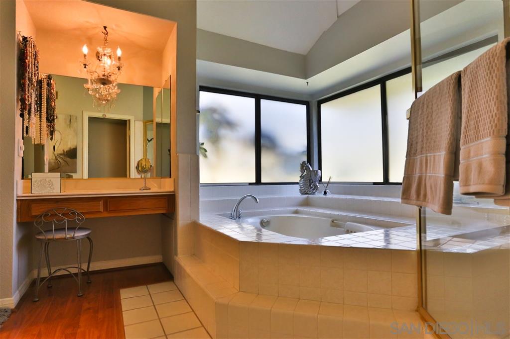 13810 Del Poniente Road Poway, CA 92064 - Photo 8 of 23