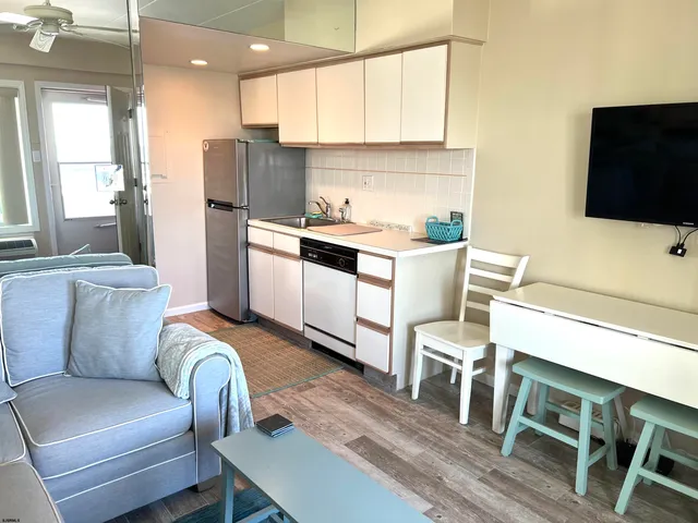 $1,400 | 5300 Boardwalk - Winter Rental, Unit 324, Ventnor City, NJ 08406